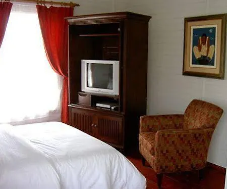 Victoria Fields Hotel & Resort